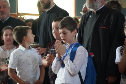 Ghiozdane pentru copiii din protopopiatele Galaţi şi Însurăţei – fotografia 20