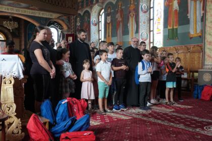 Ghiozdane pentru copiii din protopopiatele Galaţi şi Însurăţei – fotografia 22