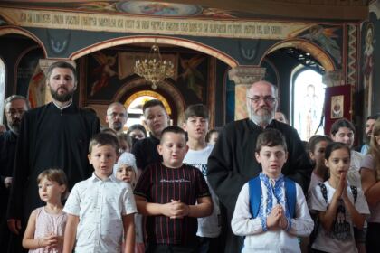 Ghiozdane pentru copiii din protopopiatele Galaţi şi Însurăţei – fotografia 24