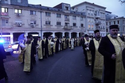 Procesiune cu sfintele moaşte în municipiul Brăila – fotografia 13