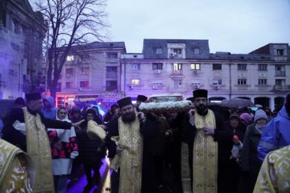 Procesiune cu sfintele moaşte în municipiul Brăila – fotografia 16