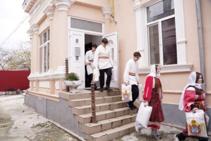 Ajutoare oferite persoanelor vârstnice din cadrul unui azil din Brăila – fotografia 8