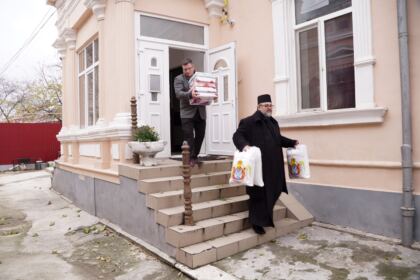 Ajutoare oferite persoanelor vârstnice din cadrul unui azil din Brăila – fotografia 10