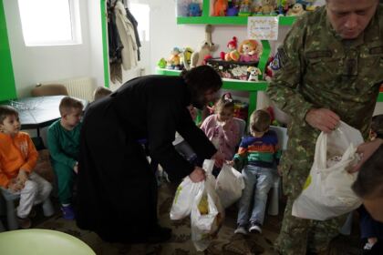 Daruri pentru copiii de la Grădiniţa parohială „Familia“ din Brăila – fotografia 22