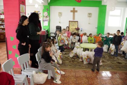 Daruri pentru copiii de la Grădiniţa parohială „Familia“ din Brăila – fotografia 26