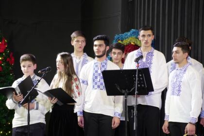 Serbarea de colinde a Seminarului Teologic „Sfântul Andrei“ din Galaţi – fotografia 31