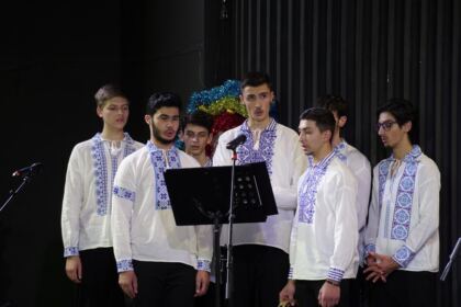 Serbarea de colinde a Seminarului Teologic „Sfântul Andrei“ din Galaţi – fotografia 37
