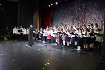 Serbarea de colinde a Seminarului Teologic „Sfântul Andrei“ din Galaţi – fotografia 41