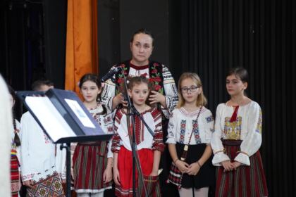 Serbarea de colinde a Seminarului Teologic „Sfântul Andrei“ din Galaţi – fotografia 44