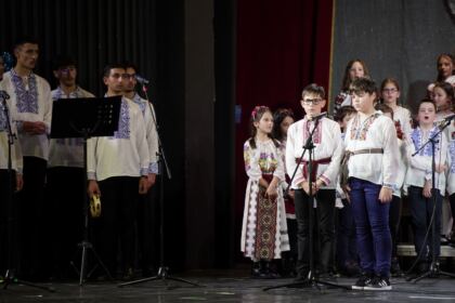 Serbarea de colinde a Seminarului Teologic „Sfântul Andrei“ din Galaţi – fotografia 49