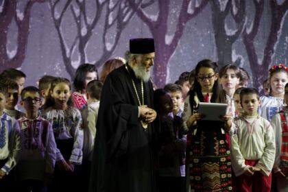 Serbarea de colinde a Seminarului Teologic „Sfântul Andrei“ din Galaţi – fotografia 57