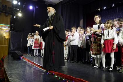 Serbarea de colinde a Seminarului Teologic „Sfântul Andrei“ din Galaţi – fotografia 60
