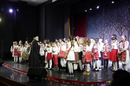 Serbarea de colinde a Seminarului Teologic „Sfântul Andrei“ din Galaţi – fotografia 61