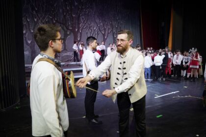 Serbarea de colinde a Seminarului Teologic „Sfântul Andrei“ din Galaţi – fotografia 65