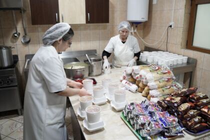 Activităţi de ajutorare a persoanelor vârstnice la Brăila – fotografia 14