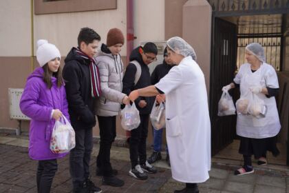 Activităţi de ajutorare a persoanelor vârstnice la Brăila – fotografia 18