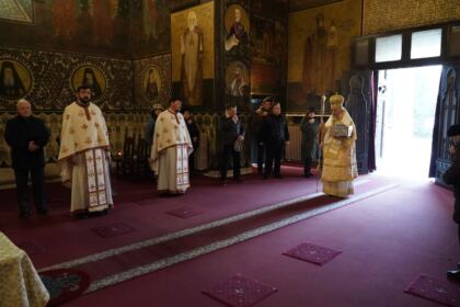 Liturghie şi filantropie în prima zi a noului an la Galaţi – fotografia 6