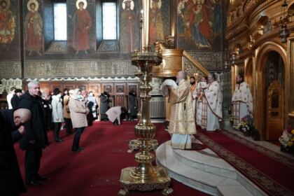 Liturghie şi filantropie în prima zi a noului an la Galaţi – fotografia 12