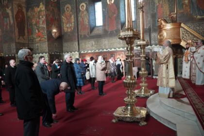 Liturghie şi filantropie în prima zi a noului an la Galaţi – fotografia 13