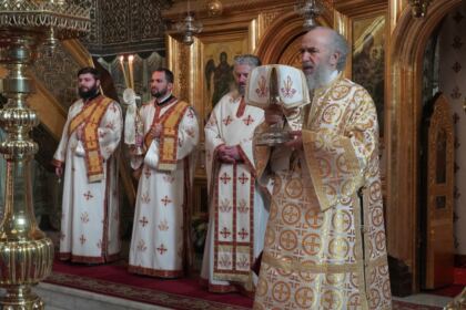 Liturghie şi filantropie în prima zi a noului an la Galaţi – fotografia 14