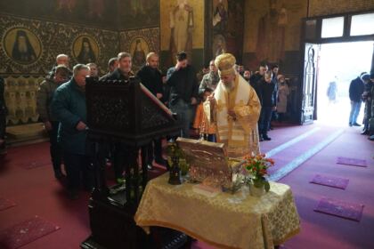 Liturghie şi filantropie în prima zi a noului an la Galaţi – fotografia 20