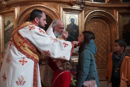 Liturghie şi filantropie în prima zi a noului an la Galaţi – fotografia 27
