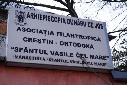 Liturghie şi filantropie în prima zi a noului an la Galaţi – fotografia 2