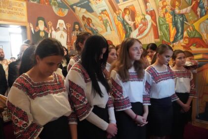 Liturghie şi filantropie în prima zi a noului an la Galaţi – fotografia 10