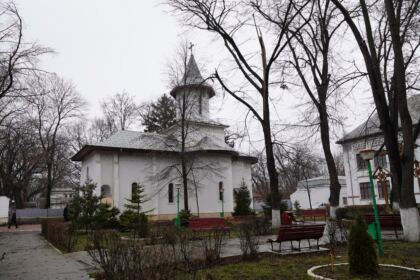 Poetul naţional Mihai Eminescu, omagiat de elevii seminarişti gălăţeni – fotografia 1
