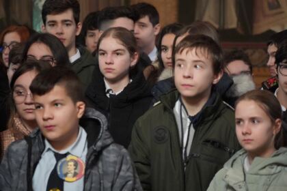 Poetul naţional Mihai Eminescu, omagiat de elevii seminarişti gălăţeni – fotografia 8