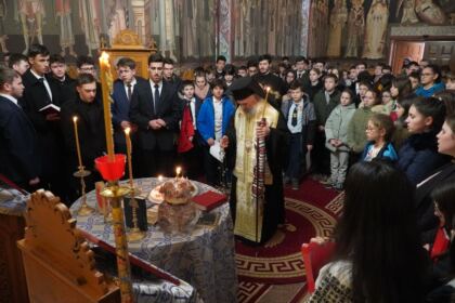 Poetul naţional Mihai Eminescu, omagiat de elevii seminarişti gălăţeni – fotografia 12