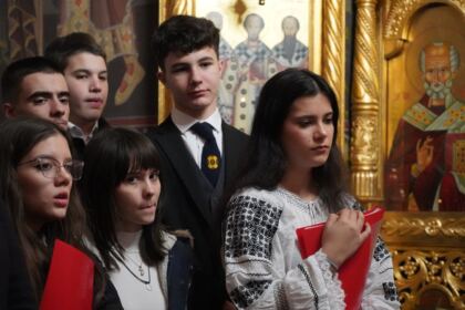 Poetul naţional Mihai Eminescu, omagiat de elevii seminarişti gălăţeni – fotografia 15