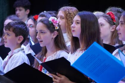 Poetul naţional Mihai Eminescu, omagiat de elevii seminarişti gălăţeni – fotografia 11