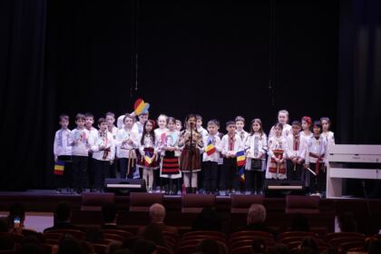 Poetul naţional Mihai Eminescu, omagiat de elevii seminarişti gălăţeni – fotografia 15