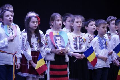 Poetul naţional Mihai Eminescu, omagiat de elevii seminarişti gălăţeni – fotografia 16
