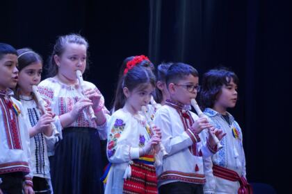 Poetul naţional Mihai Eminescu, omagiat de elevii seminarişti gălăţeni – fotografia 17
