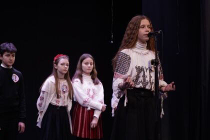 Poetul naţional Mihai Eminescu, omagiat de elevii seminarişti gălăţeni – fotografia 18