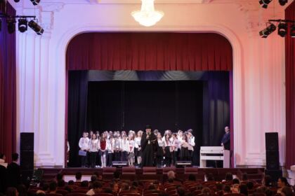 Poetul naţional Mihai Eminescu, omagiat de elevii seminarişti gălăţeni – fotografia 25