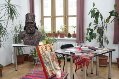 Simpozion studenţesc dedicat Sfinţilor Trei Ierarhi – fotografia 3