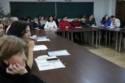 Simpozion studenţesc dedicat Sfinţilor Trei Ierarhi – fotografia 14