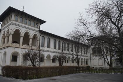 Rugăciune şi filantropie la sărbătoarea Sfântului Ioan Gură de Aur – fotografia 1