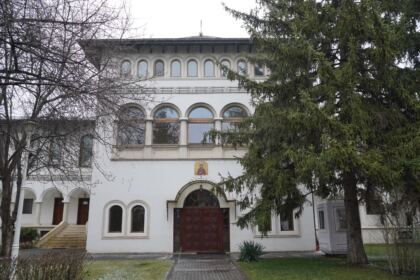 Rugăciune şi filantropie la sărbătoarea Sfântului Ioan Gură de Aur – fotografia 1