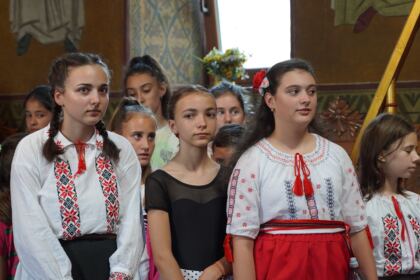 Activităţi de vară pentru copiii din trei comunităţi gălăţene – fotografia 13