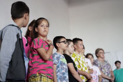 Activităţi de vară pentru copiii din trei comunităţi gălăţene – fotografia 36