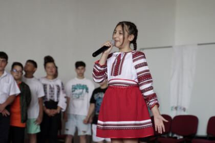 Activităţi de vară pentru copiii din trei comunităţi gălăţene – fotografia 40