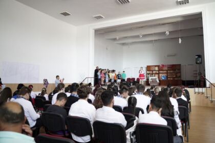 Activităţi de vară pentru copiii din trei comunităţi gălăţene – fotografia 42