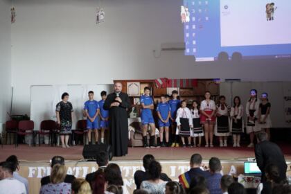 Activităţi de vară pentru copiii din trei comunităţi gălăţene – fotografia 43