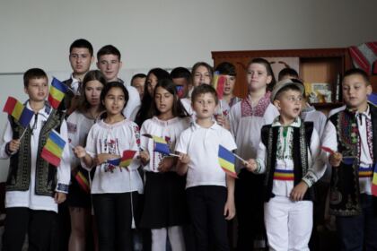 Activităţi de vară pentru copiii din trei comunităţi gălăţene – fotografia 53