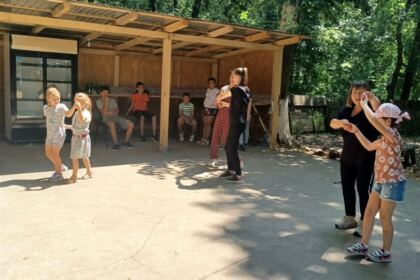 Activităţi de vară pentru copiii din satele Fundeanu şi Nicopole – fotografia 11