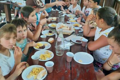 Activităţi de vară pentru copiii din satele Fundeanu şi Nicopole – fotografia 30
